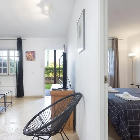 דירה With Private Garden