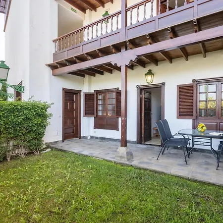 דירה With Private Garden